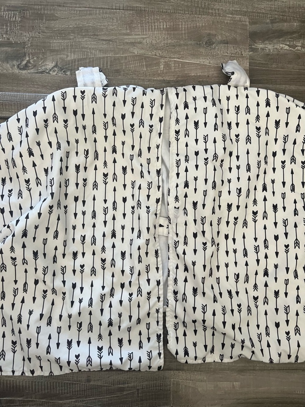 White Arrow Print Stroller Sun Shade